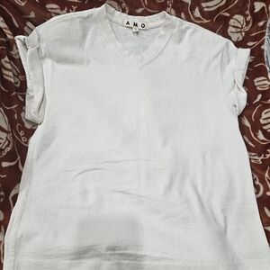 AMO Classic White V-Neck Tee NWOT